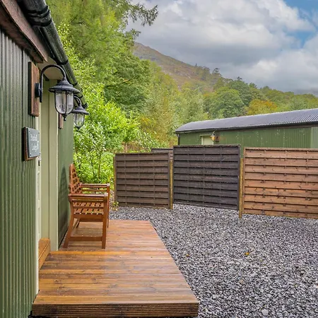Bluebell Lodge, Shepherd Hut With Hot Tub In District *