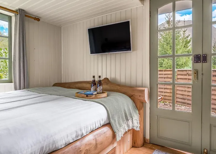 Bluebell Lodge, Shepherd Hut With Hot Tub In District Ferienhaus *