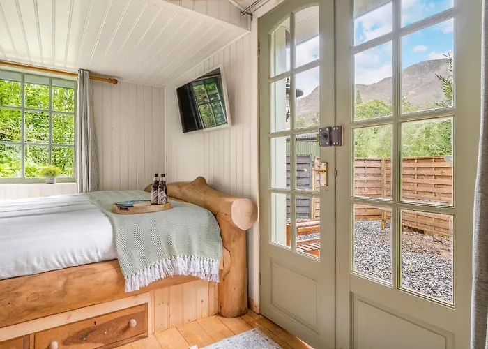 Bluebell Lodge, Shepherd Hut With Hot Tub In District * Coniston