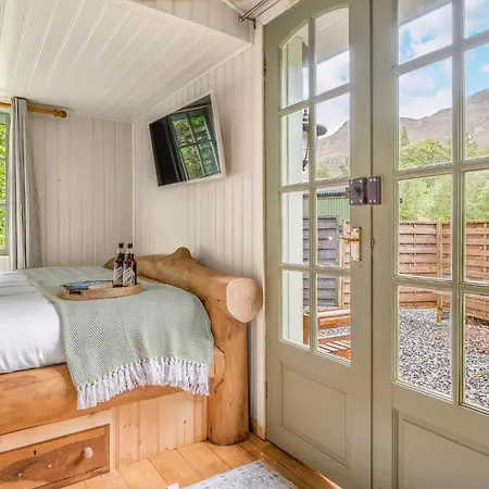 Bluebell Lodge, Shepherd Hut With Hot Tub In District * Coniston