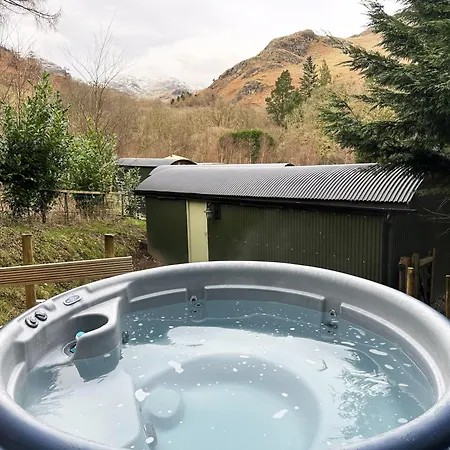 Bluebell Lodge, Shepherd Hut With Hot Tub In District Coniston